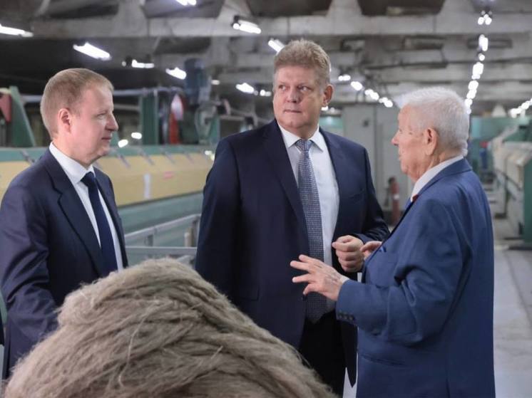 Губернатор Томенко оценил развитие заводов в Бийске