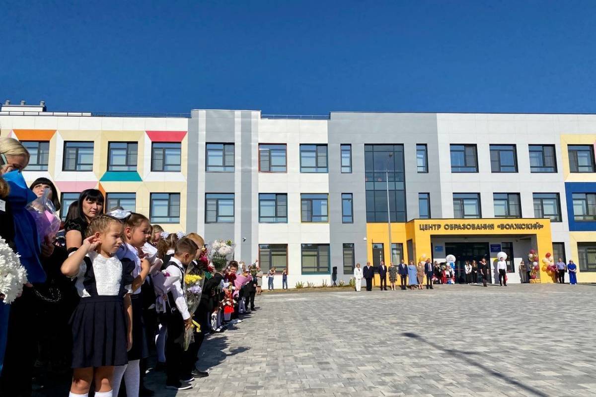 Новая школа в поселке Волжский распахнула свои двери для 800 учеников города Костромы