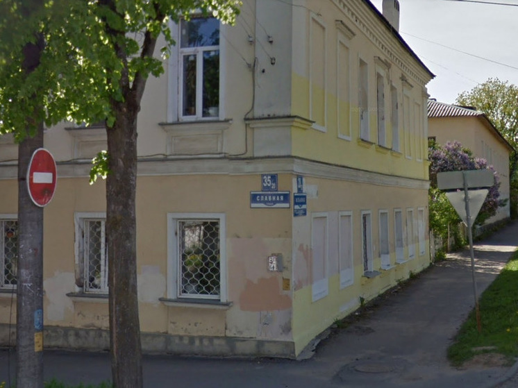 В Великом Новгороде устанавливают новые адресные таблички