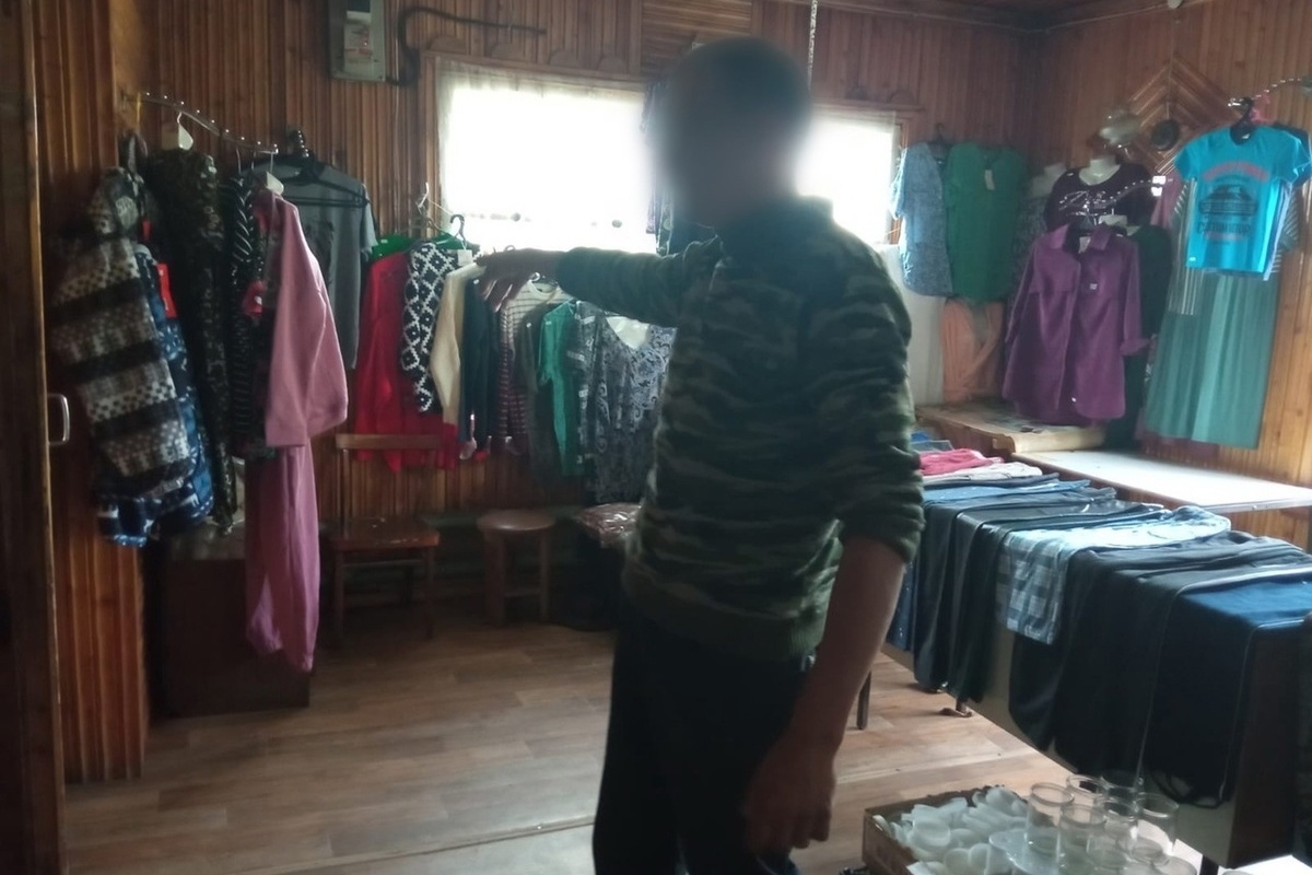 Трое жителей Костромской области не погнушались обокрасть сельский магазин