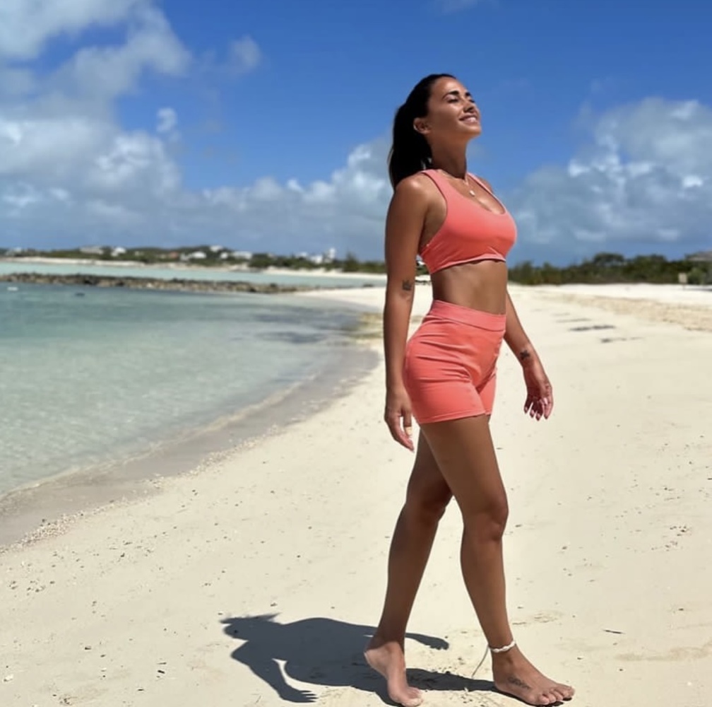 Роналду и Месси больше не соперники, но их возлюбленные продолжают заочное соперничество на страницах модных журналов: фото Джорджины и Антонеллы