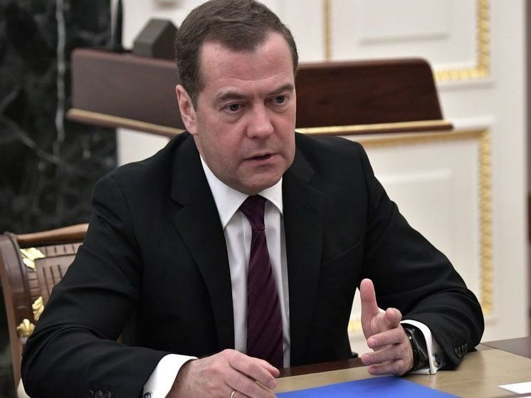 Медведев назвал Маска "мужиком с яйцами" за срыв атаки ВСУ на Крым