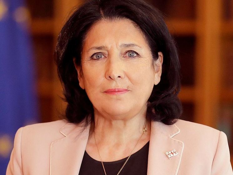 Президент Грузии предложила перестать мечтать о ее отставке