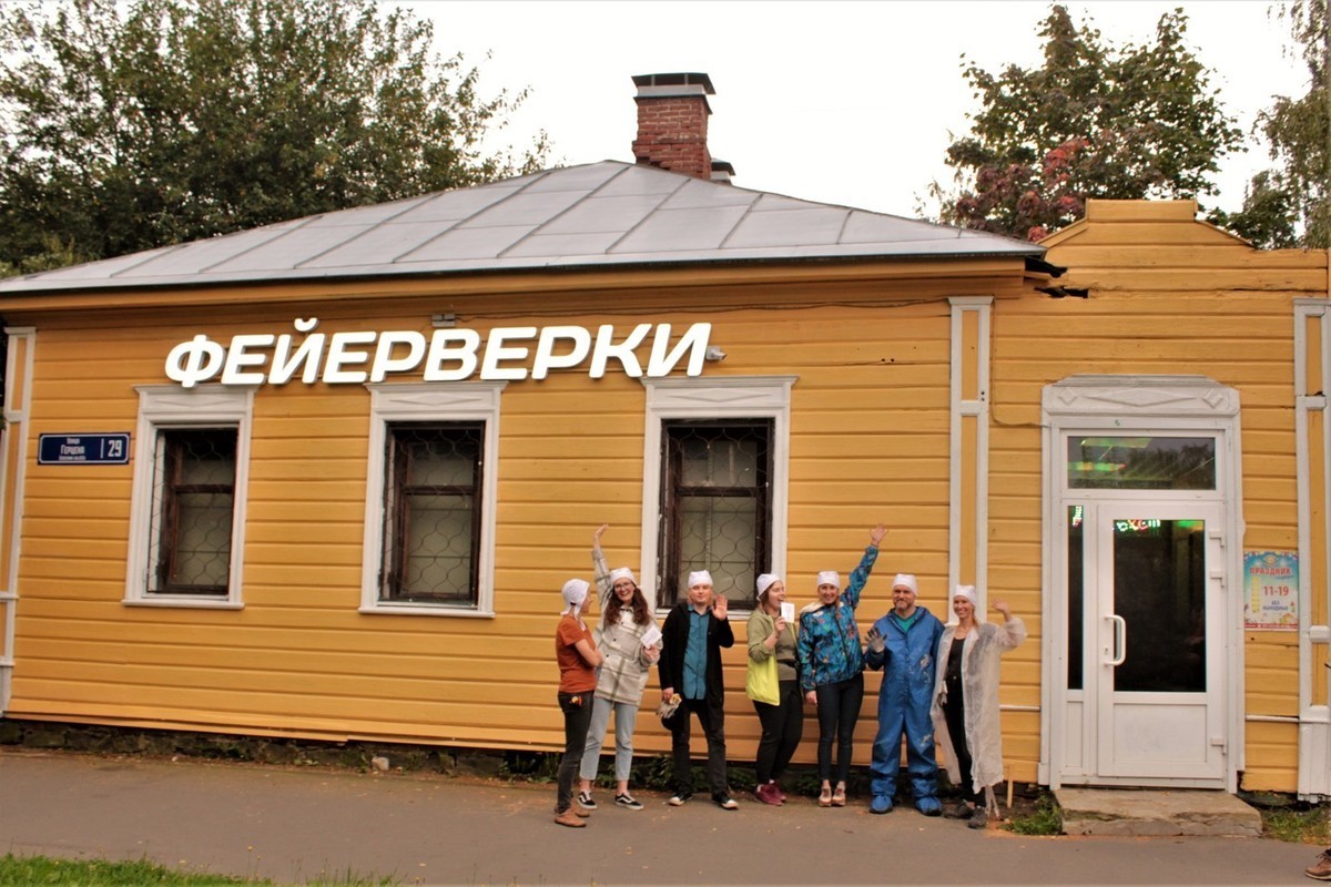 Волонтеры рассказали, сколько краски и денег нужно, чтобы починить  старинный дом - МК Карелия