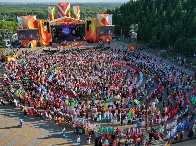 Радий Хабиров: «Национальный костюм – визитная карточка народа»