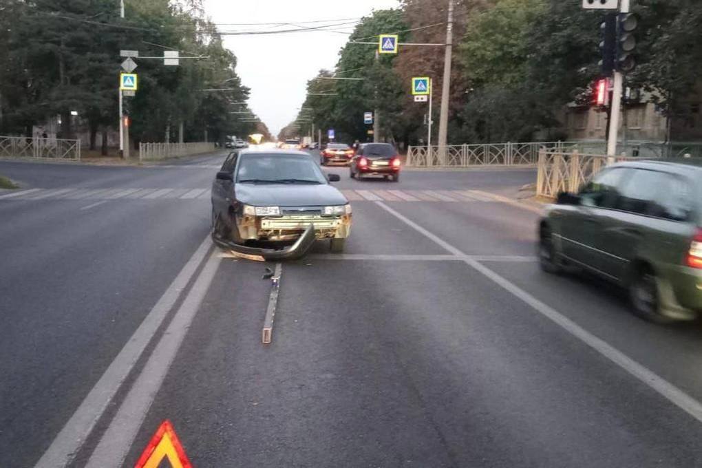 водитель автомобиля проехал на красный свет приведите один пример когда за последствия данного вида