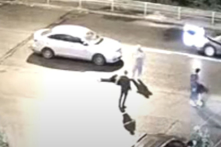 Полиция разыскивает двух неизвестных, обокравших сбитого пешехода в Петрозаводске