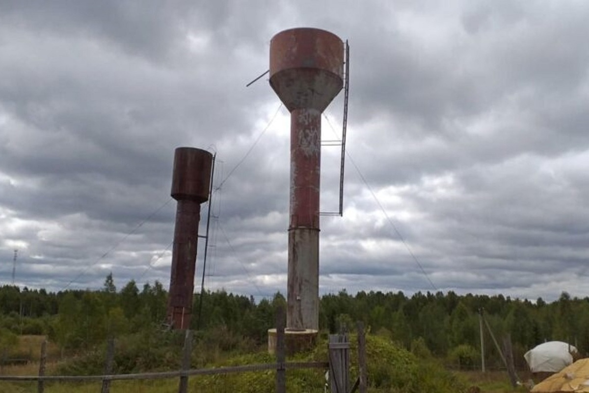 Костромские ремонты: «пизанская» водонапорная башня в Боговарове стала ниже на 5 метров