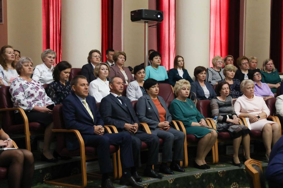 Губернатор Пензенской области наградил работников финансовой сферы