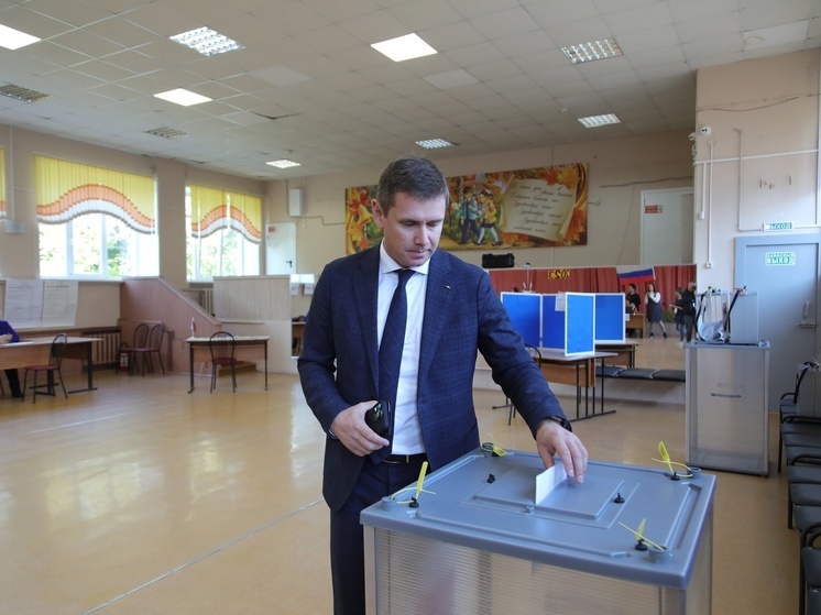 Глава Северодвинска проголосовал в первый день трехдневных выборов