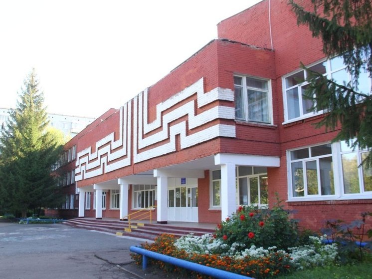 Мэр Омска Шелест рассказал об изменениях, которые произошли при помощи мецената в школе № 33