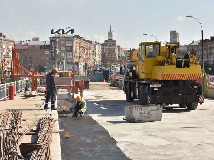 Движение по обновлённой стороне Ленинградского моста в Омске откроется в октябре