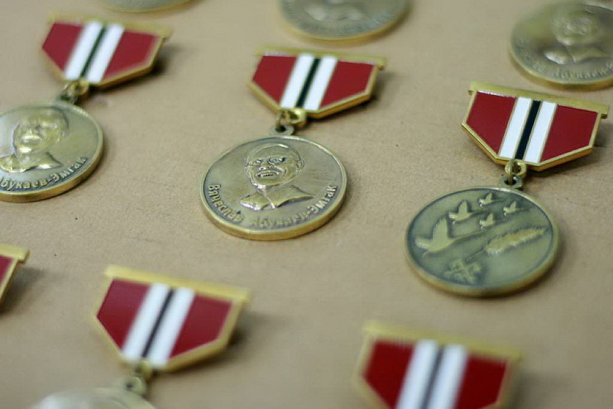 В Марий Эл учреждена медаль в честь юбилея писателя Вячеслава Абукаева-Эмгака