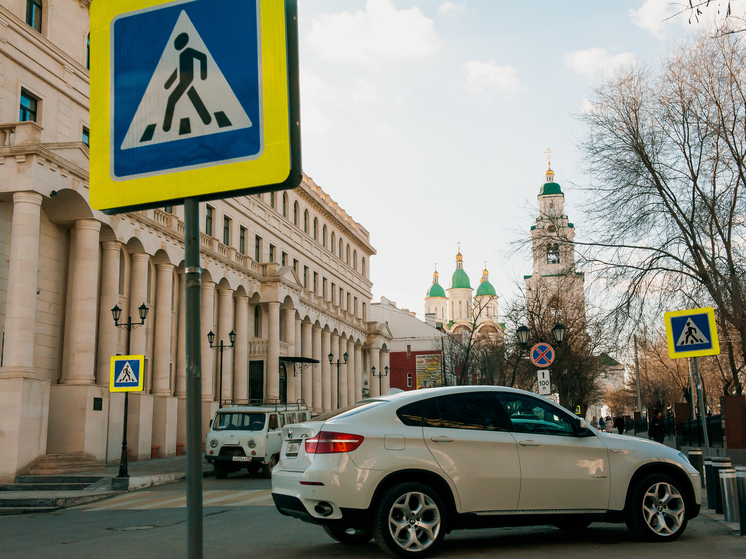 Первенство по парусному спорту, группа «Фабрика», фейерверк, десятки развлекательных площадок ждут астраханцев на День города