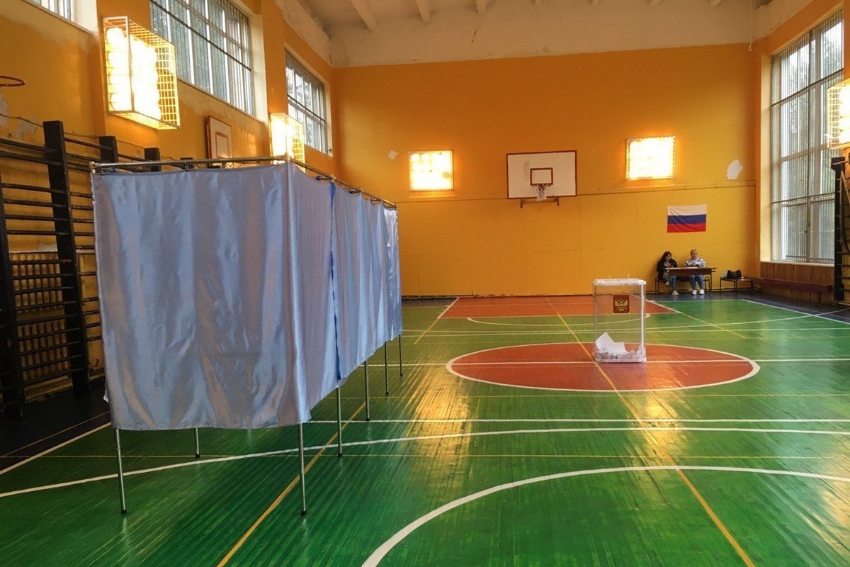 Избирательные участки в Воронеже проверили кинологи с собаками