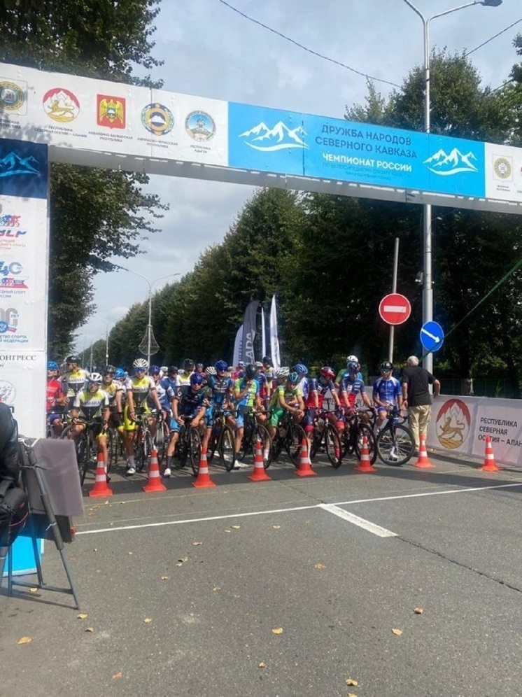 Сильнейшие велогонщики России и Белоруссии стартовали из Владикавказа в многодневную гонку