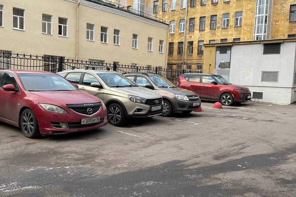 Более 2500 петербуржцев лишились возможности ездить на машине из-за долгов
