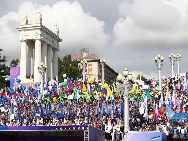 9 сентября более 8 тысяч студентов прошли по Волгограду в рамках парада