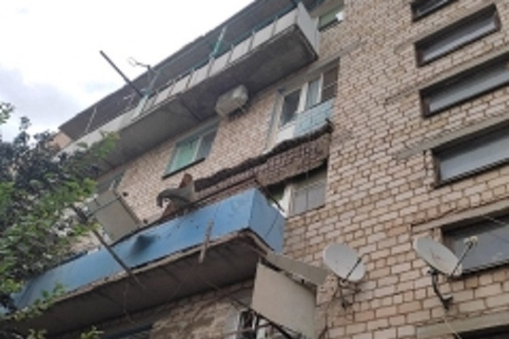В Астраханской области при обрушении балкона пострадали 2 человека