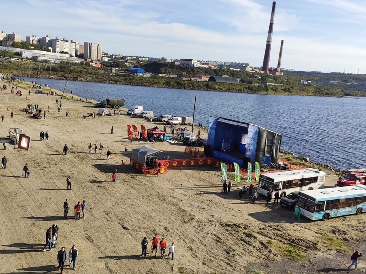 «И погода хорошая, и вода теплая»: фестиваль «Гольфстрим» состоялся в Мурманске
