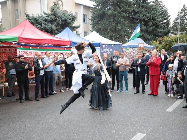 В Пятигорске в День города состоялся праздник дружбы и гостеприимства «Хоровод наций»