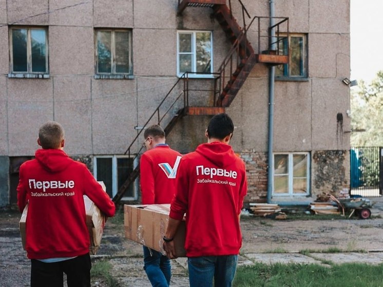 Забайкальские активисты отправили в Приморье 48 коробок с канцелярией