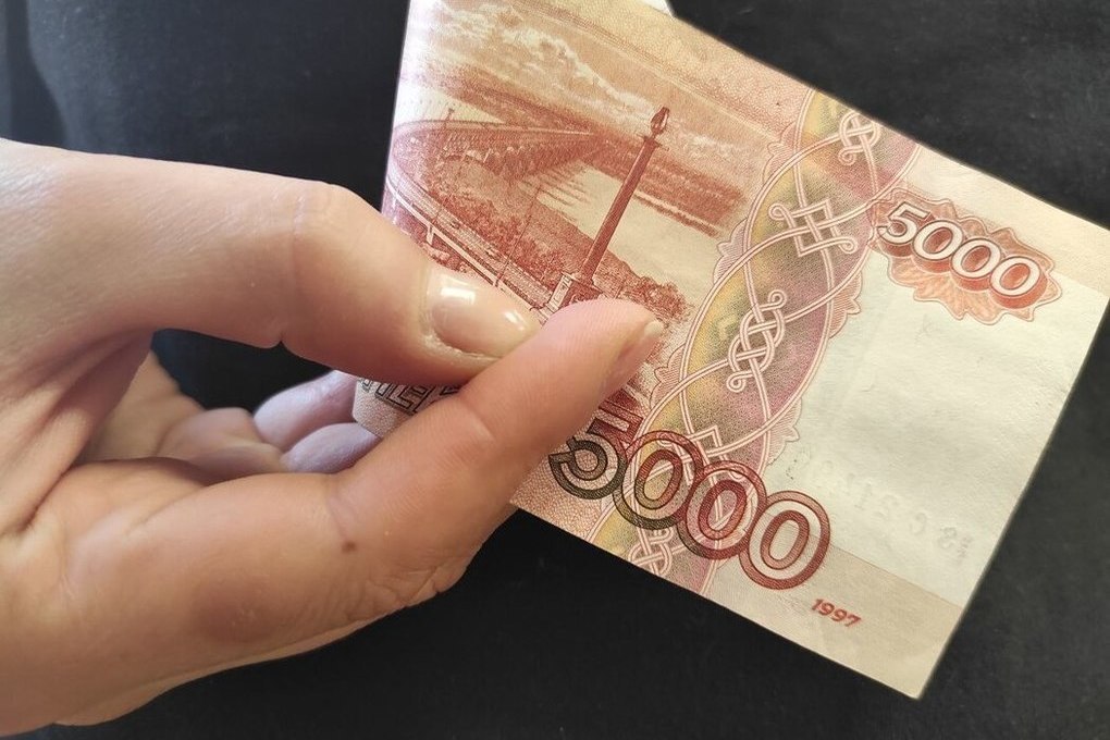 Сотрудникам госучреждений Мурманской области могут поднять зарплаты на 5,5%