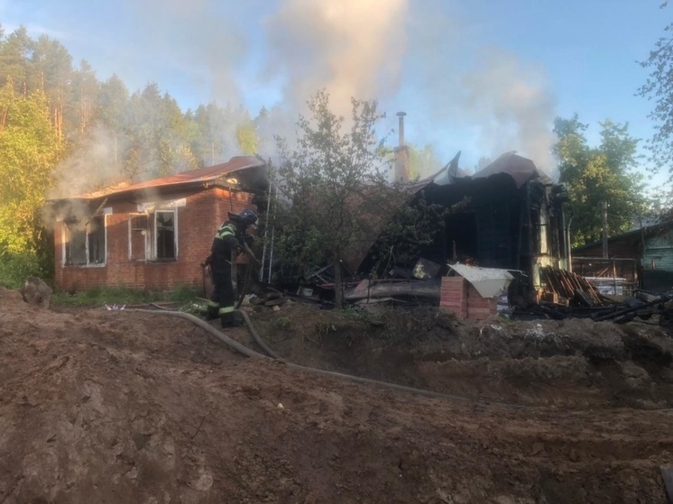 Два дома сгорели практически одновременно в одном из округов Подмосковья