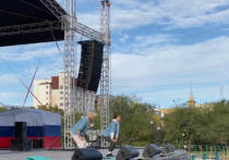 Танцевальный фестиваль «Небо» (0+) стартовал на площади Ленина в Чите. Программу открыло занятие по йоге. Об этом 10 сентября сообщили в telegram-канале министерства культуры Забайкальского края.