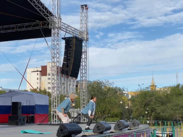 Читинский танцевальный фестиваль «Небо» начался с йоги на главной площади