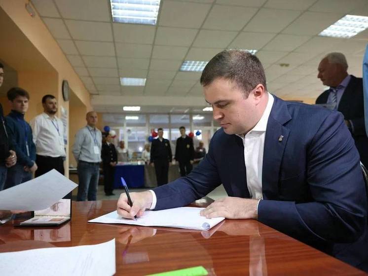 Глава региона Виталий Хоценко проголосовал на выборах губернатора Омской области