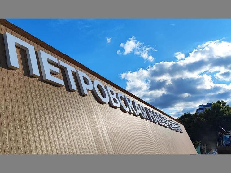 В Воронеже установили двадцатиметровую надпись «Петровская набережная»