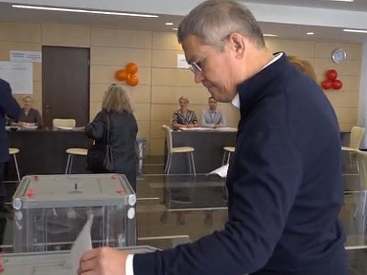 Радий и Каринэ Хабировы проголосовали на выборах депутатов Госсобрания Башкирии