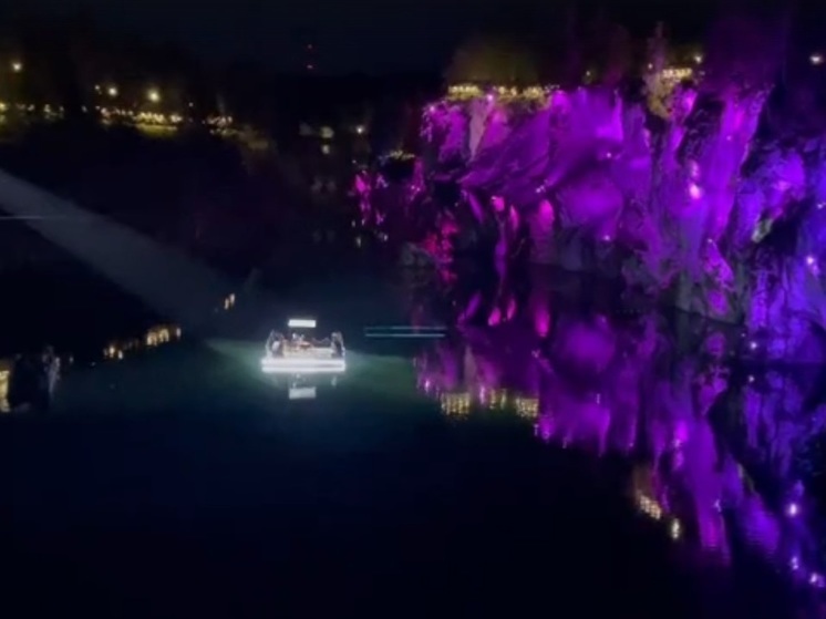 Рояль заполнил трепетными звуками мраморный каньон в Карелии