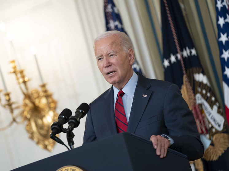 Байден запутался в вопросах журналистов на пресс-конференции в Ханое