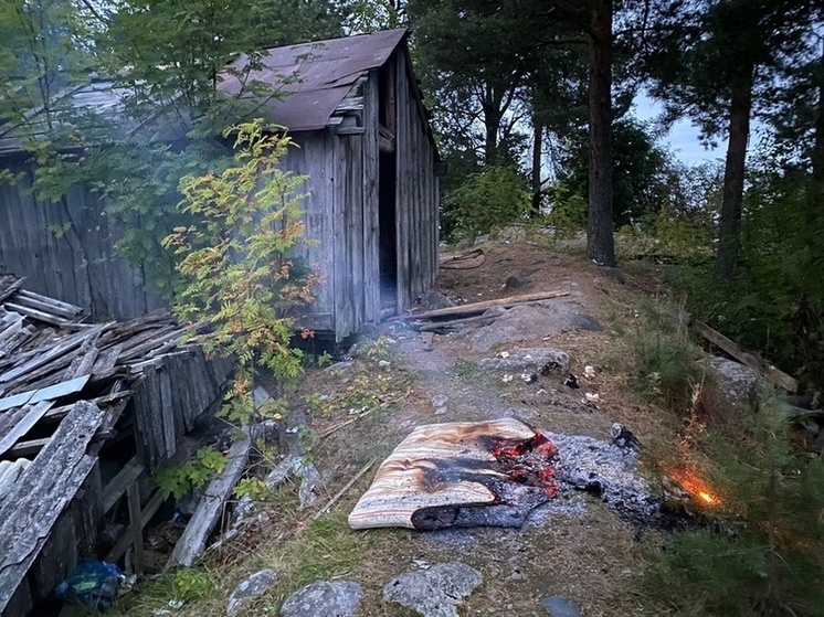 Матрас загорелся в поселке Карелии