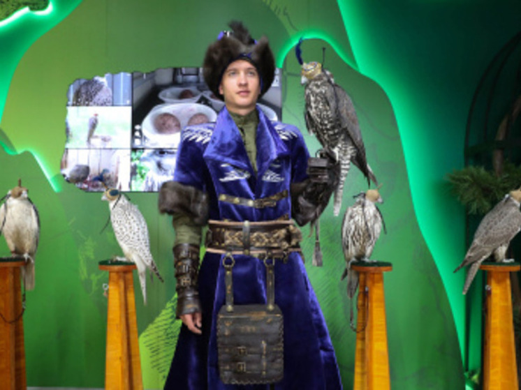 На "Улице Дальнего Востока" в рамках ВЭФ-2023 открылся "Дом сокола"