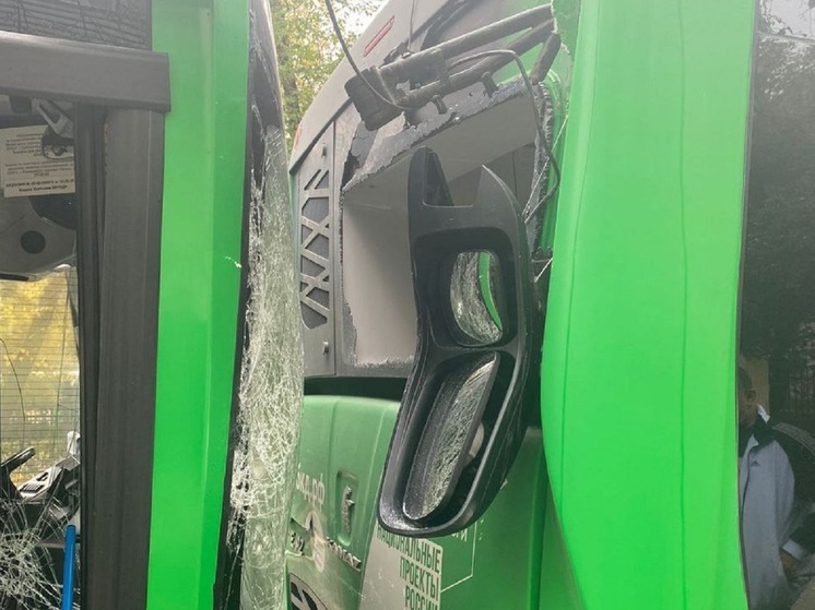Пенсионерка пострадала в столкновении двух автобусов в Екатеринбурге