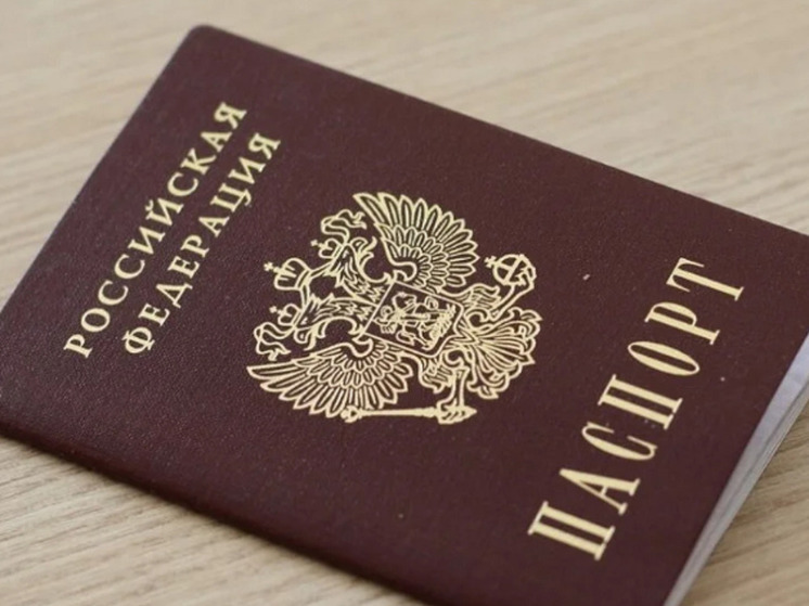 В НАО вручили первые паспорта граждан России 13 юным жителям региона