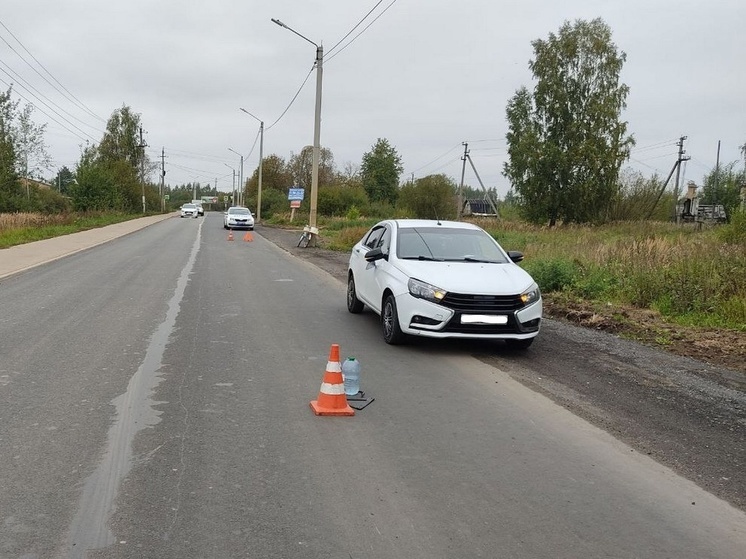 В Костроме водитель легкового автомобиля сбил пожилую велосипедистку