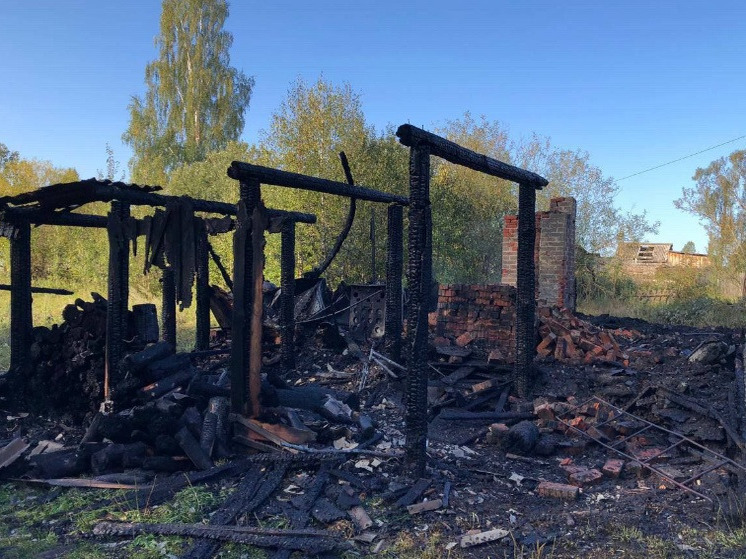 В пожаре в поселке Сардан хозяин дома получил ожоги 80% тела