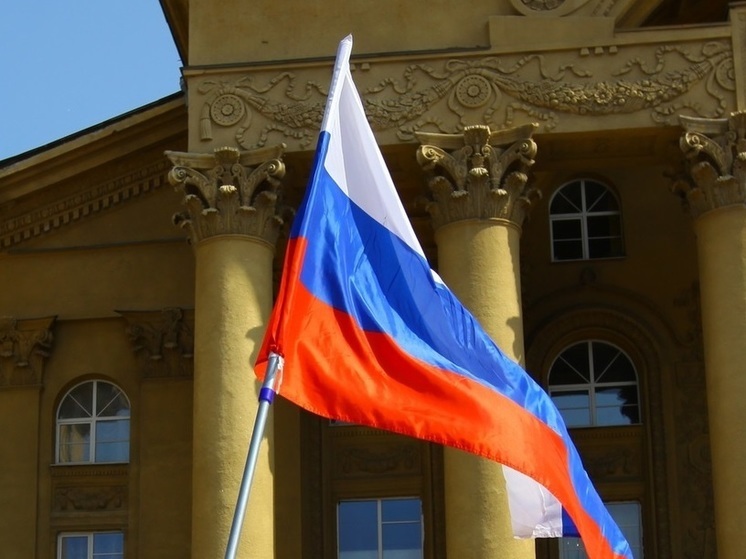 Флаг России украли с фонарного столба в Челябинске