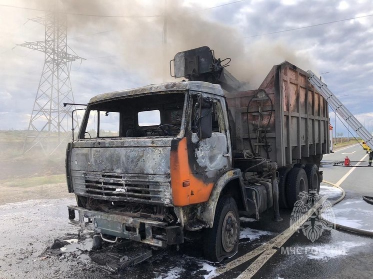 Возле Дубков сгорел КамАЗ