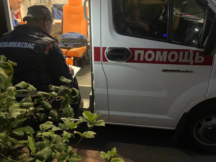 Мужчине, упавшему в приямок для бассейна, помогли спасатели Подмосковья