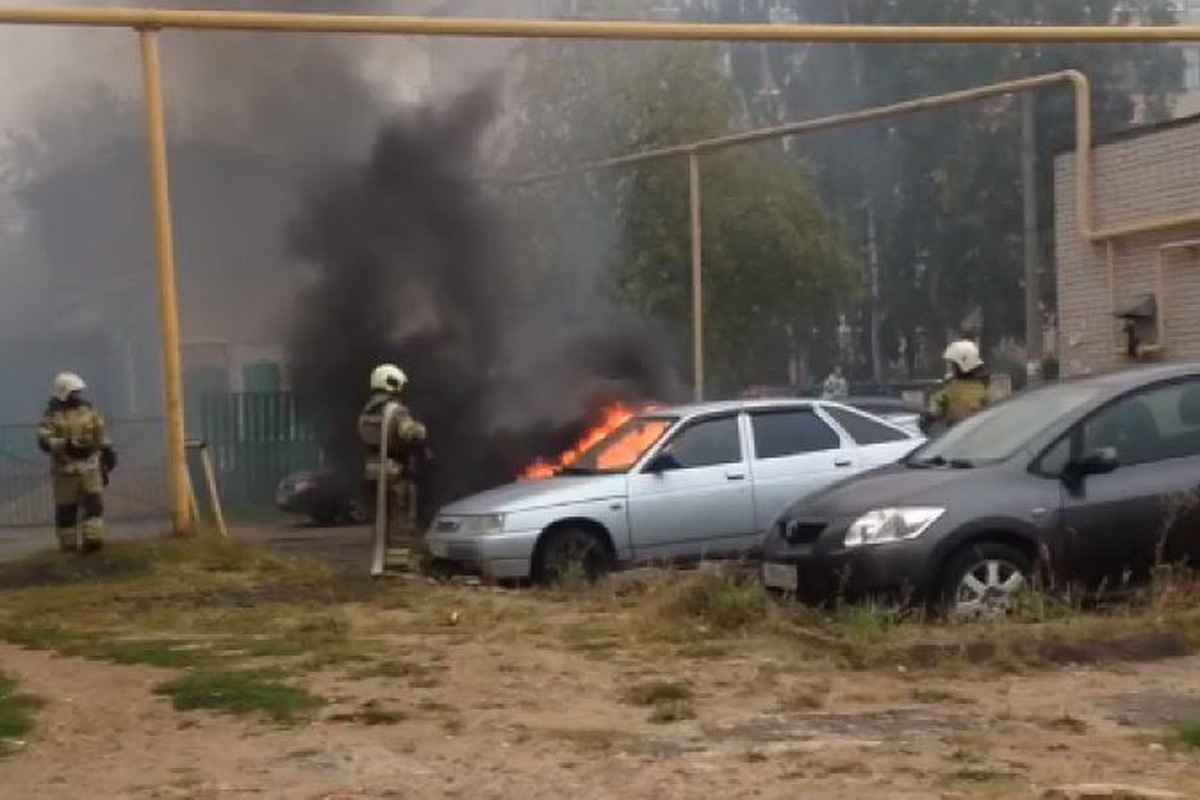 В Йошкар-Оле едва не сгорел ехавший по Гомзово автомобиль - МК Йошкар-Ола