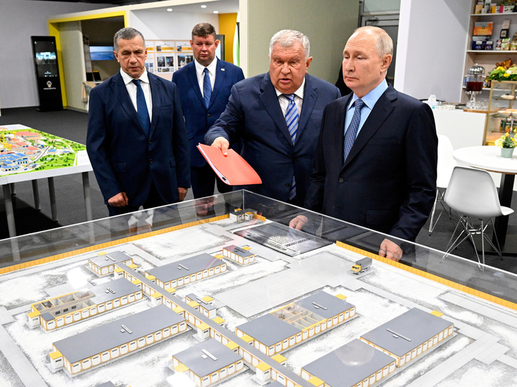 Сечин доложил Путину об обеспечении жильем сотрудников судоверфи «Звезда» и проекта «Восток Ойл»