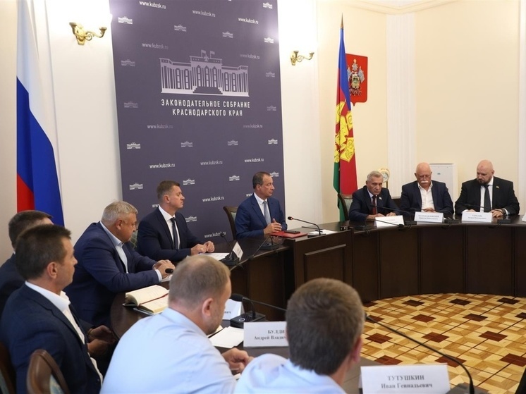 Юрий Бурлачко на депутатской планёрке акцентировал внимание на повышении качества работы с обращениями граждан