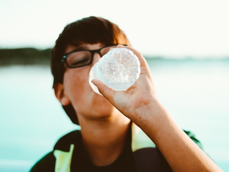  Германия — Вода из открытой бутылки: как долго можно пить без вреда для здоровья