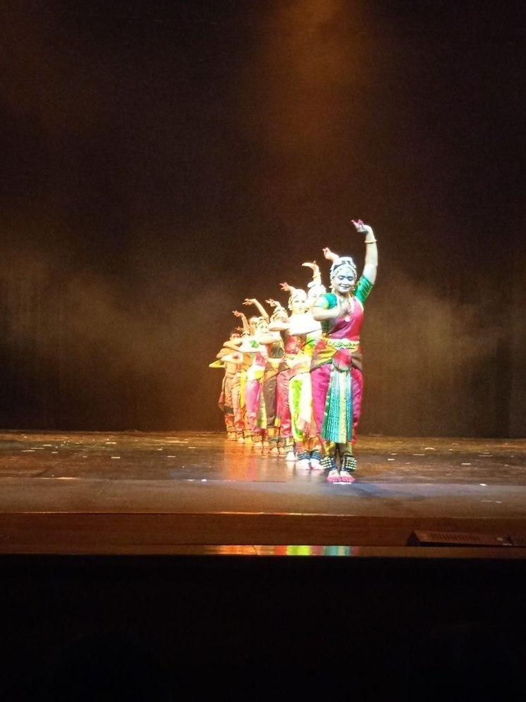 «Калинка-малинка» и босые ноги: В Улан-Удэ прошел фестиваль индийской культуры