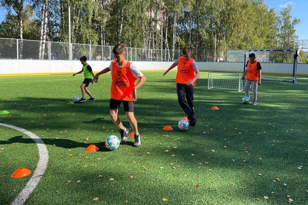 Футболисты сборной РФ по футболу проведут тренировки для юных костромичей